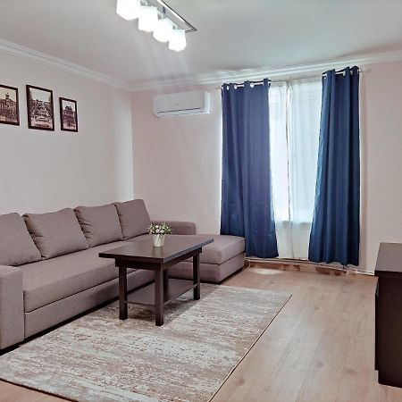 Renovated 1 Bedroom With King Size Bed In Kentron Yerevan Bagian luar foto