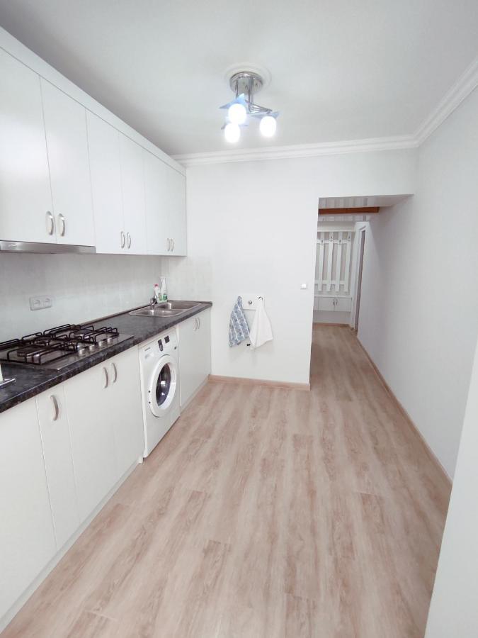 Renovated 1 Bedroom With King Size Bed In Kentron Yerevan Bagian luar foto