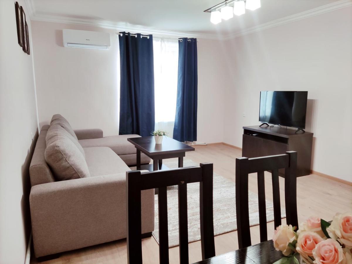 Renovated 1 Bedroom With King Size Bed In Kentron Yerevan Bagian luar foto